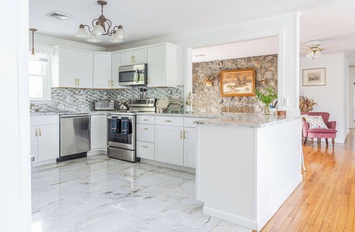 Gardiner House | 4 BD stunning mountain views family home w/hot tub, sauna, and fire pits