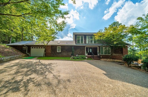 Mid America House | 4 BR Lakefront Lodge, Private Heated Pool, Kayaks
