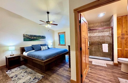 Bigfork Hotel | 4 king beds w ensuites Double the Living Space!
