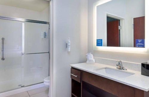 Sandy Springs Hotel | 4 Units with Pool Access & Breakfast included near Downtown Atlanta