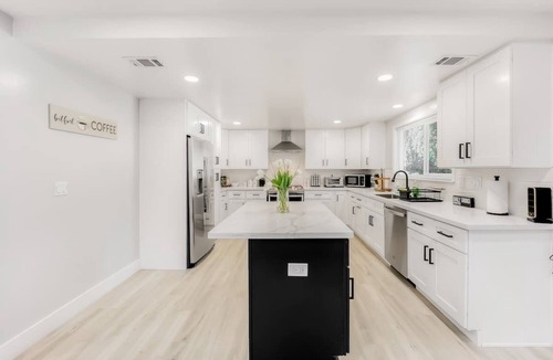 Menlo Park Condo | 497-Upscale Home w/AC & Patio near Meta & Stanford