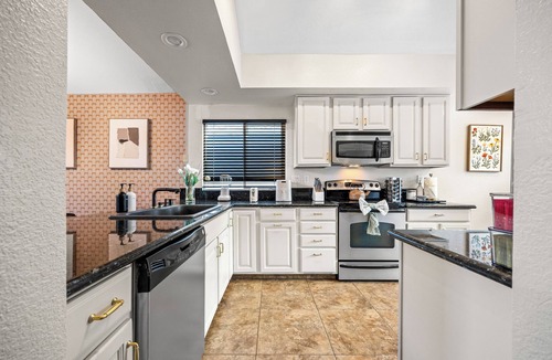 Fairfield House | 4BD Pool Jacuzzi + Arcade Air Hockey - Napa Vibe