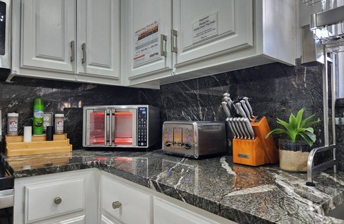 Bethel Heights House | 4BR Central to UofA & Walmart HQ I-49 Access Near Historic Downtown