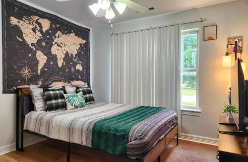 Bethel Heights House | 4BR Home - Central to University of Arkansas & Walmart HQ - I-49 Access