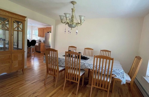 Middletown House | 4BR Retreat with 2 Cinemas, Jacuzzi, 4,133 SqFt Near LEGOLAND & WOODBURY COMMONS