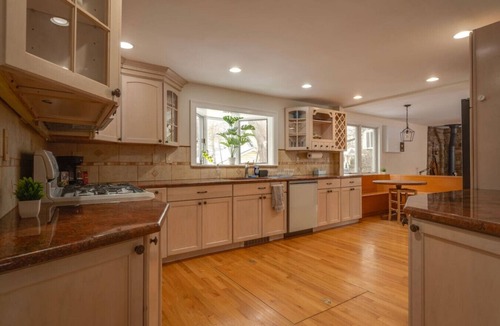 Middle Hope House | 5 BR West Point Family Compound- Sleeps 10!