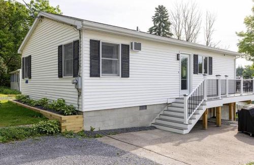 Hamilton Apartment | 5 min to Colgate - Waterfront - Sleeps 8