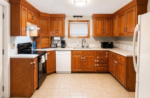 Berkeley Springs House | 5-Min Walk Downtown +Fireplace + Office