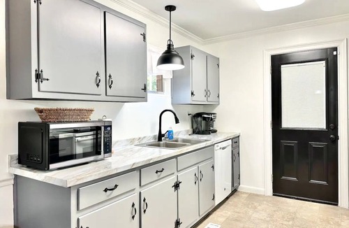 Stone Mountain House | 6 Mins to Stone Mtn Park, Outdoor Living & Dining