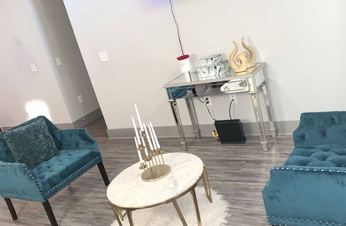 Lindridge-Martin Manor Apartment | 60 SHADES OF GREYLUXE LOCATION Corporate Housing Available