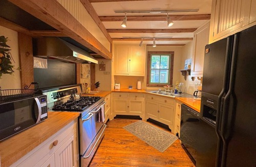 Eureka Springs Historic District House | 66 Center Main House