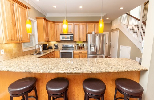 Country Club Estates House | 7 Bed/4.5 Bath, 3 1/2 blocks to beach - Great location