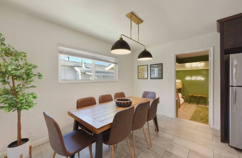 Hayward House | 7 Bed Single Level Home+Detached Casita, Game Room, Fire-pit, Free Parking/Wi-fi
