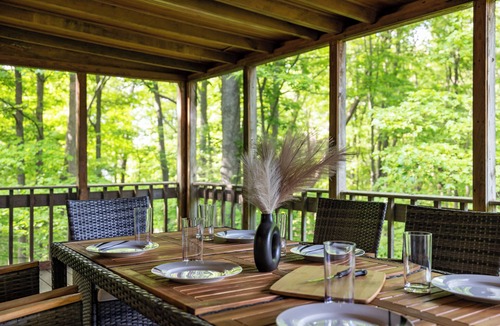 Washingtonville House | 7-bedroom villa with indoor pool in Washingtonville