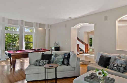 Ossining House | 7BR Beacon Thanksgiving Foliage Game Room BBQ