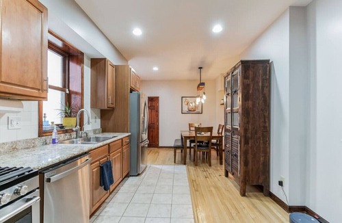 Fairmount House | 874 North 19th Street · Spacious and Stylish 5BR Home in Vibrant Fairmount