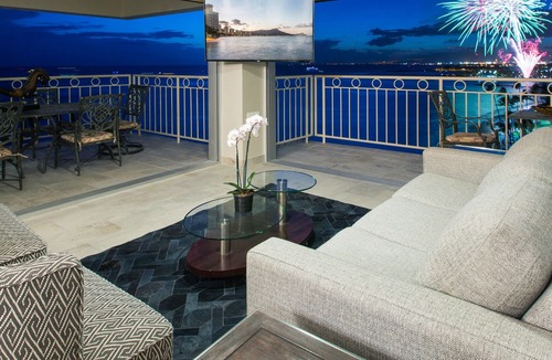 Waikiki Condo | A View to Die for! 3 bedroom 3 bath on the sand at Waikiki Beach