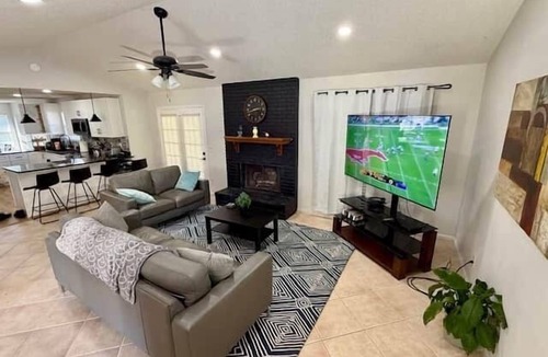 Del Rio House | ADA Luxurious Vacation Home In Jacksonville