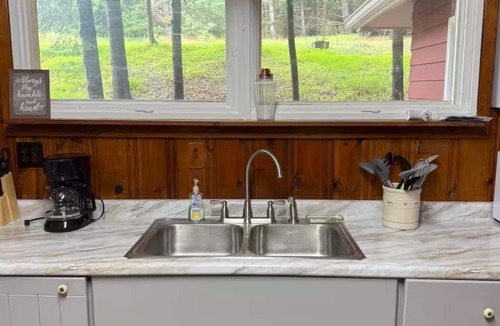 Clarion Cabin | Adorable 2-bedroom cabin in Clarion perfect for a relaxing getaway