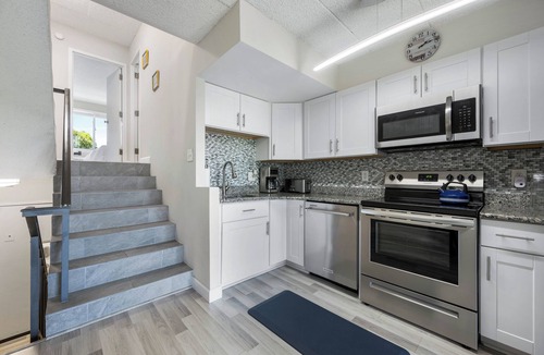 The Pines Condo | ADORABLE AND SPACIOUS 2 BR, 2 BA CONDO . ON REHOBOTH AVE - 18 THE ARK