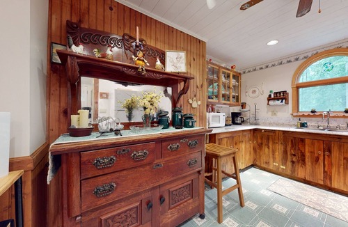 Adirondack House | Adorable getaway tucked in the woods with patio, AC, grill & W/D