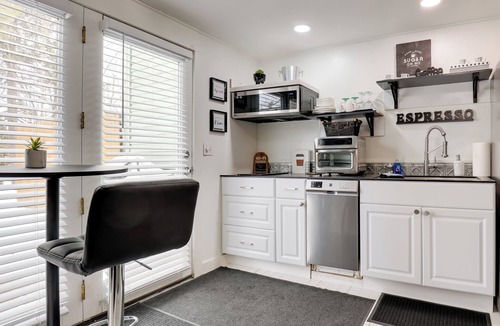 Hammondsport Apartment | Adorable Walkable Paradise w/Deck & Pool!