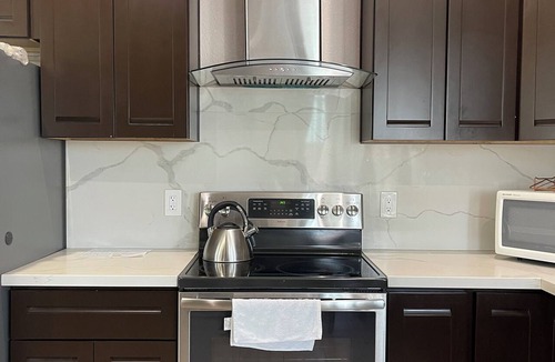 West Alameda Apartment | Alameda Modern Victorian 4BD unit A