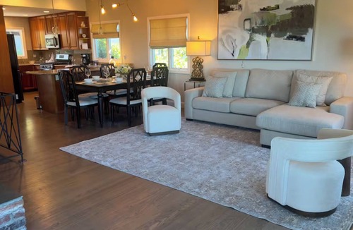 Belmont House | Amazing 4-bedroom 3Bath house with AC in charming Belmont
