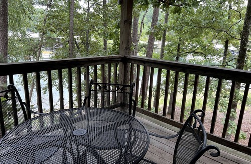 Mount Ida Cabin | Amazing Cabin with Fireplace, Barbecue and Tennis Court in Mount Ida, Arkansas