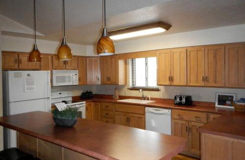 Mount Ida House | Amazing Cabin with Fireplace, Barbecue and Tennis Court in Mount Ida, Arkansas