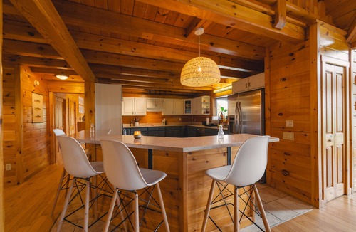 Roscoe House | Amber Acres Lodge; Spacious Log Cabin with Mountain Views and Lake Access