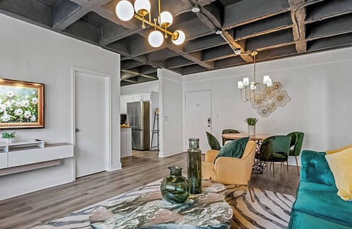 Brookhaven Apartment | Art Deco Buckhead 2BR/1BA Steps from Lenox Square & Piedmont Park