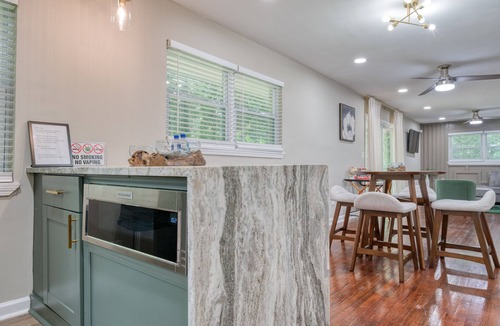 East Point House | Atlanta's East Point charm, just a 13-min drive away from Mercedes-Benz Stadium
