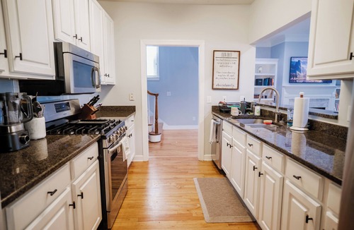 Poncey-Highland House | Atlanta Worldcup Retreat Private Porch, 5 beds, near Mercedes Benz