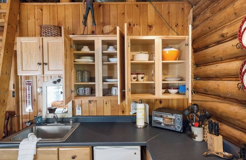 Bucksport Cabin | Authentic Maine Log Cabin|Lakefront|Kayaks|Pets