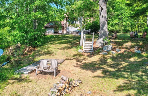 Bucksport Cabin | Authentic Maine Log Cabin|Lakefront|Kayaks|Pets