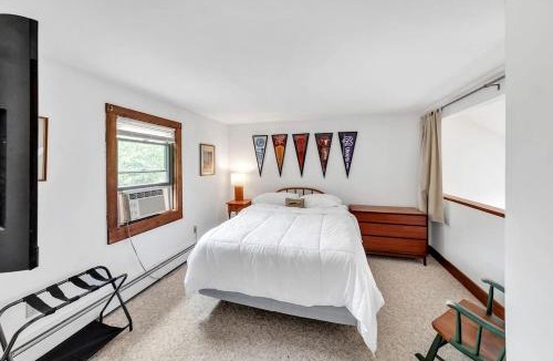 Sunderland House | Awesome Cottage with Fireplace and Swimming Pool in Sunderland, Vermont