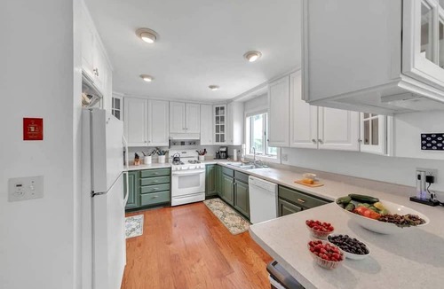 Sunderland Cottage | Awesome Cottage with Fireplace and Swimming Pool in Sunderland, Vermont
