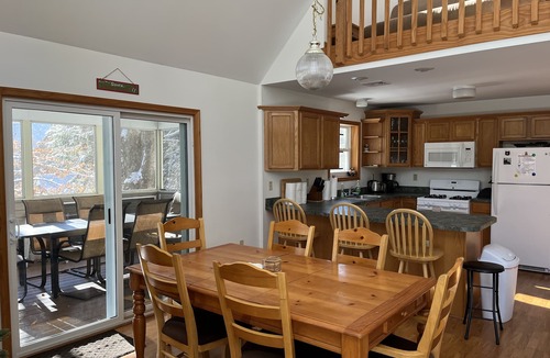 Pocono Lake Ski Chalet | Awesome Fully Equipped Arrowhead Lake Chalet - Fast WiFi - Book Now!