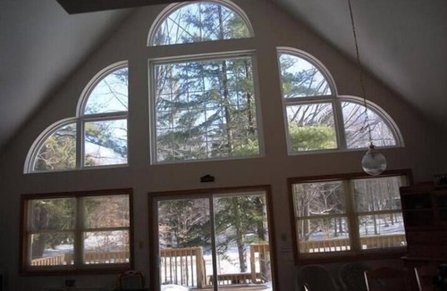 Pocono Lake Ski Chalet | Awesome Fully Equipped Arrowhead Lake Chalet - Fast WiFi - Book Now!