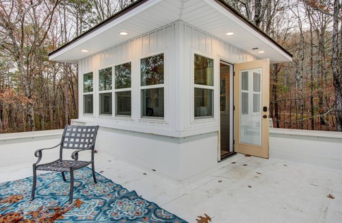 Quitman Cottage | Awesome Lighthouse Lake House on Greers Ferry Lake with private beach