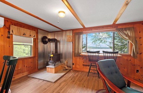 Rangeley Plantation Cottage | Balsam Breeze - cozy cottage on Mooselookmegunic!