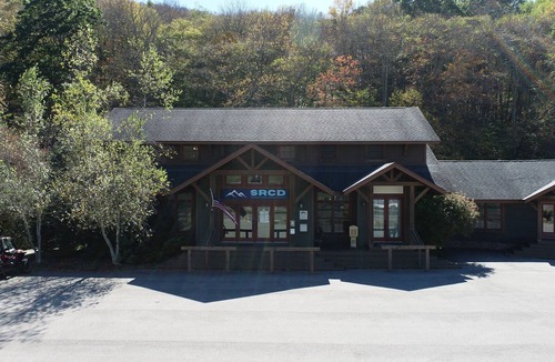 Edray Apartment | Base Mountain Studio with Winter Shuttle to/from Snowshoe Village