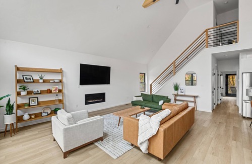Jim Thorpe Ski Chalet | Bathroom for Each Bedroom: Spacious Chalet near Biking, Rafting, Beaches & More