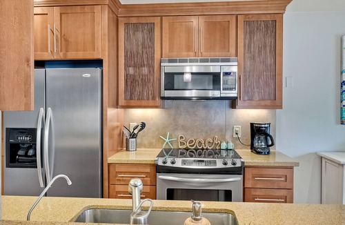 Crown Point Condo | BAY FRONT complex, Penthouse, steps to sand, boardwalk Mission Bay Pacific Beach