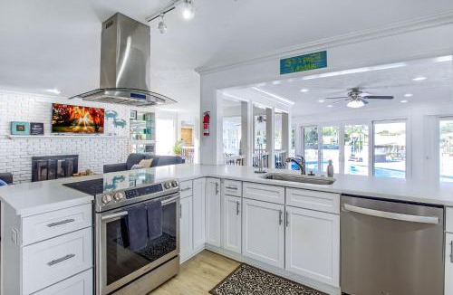 Woodlawn House | Bay Shore - Pool - Bay Access - Boat Rental