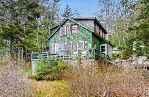 Boothbay Harbor House | Bayfront cottage with fantastic views & minutes to downtown - Dog-friendly