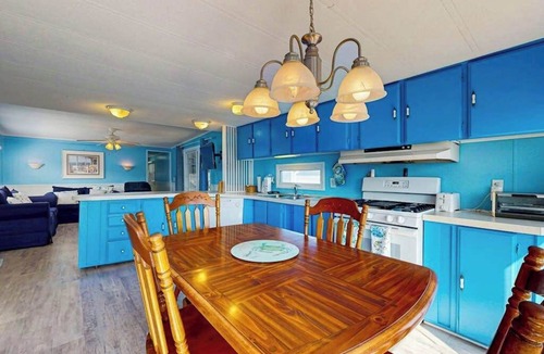 Montego Bay House | Bayfront mobile home with private dock, shared pools, & tennis court