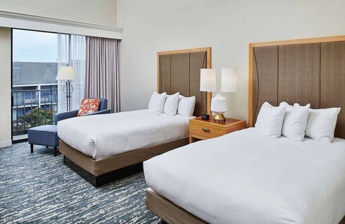 Berkeley Hotel | Bayfront Stay Near Berkeley Marina + Dining & Pool