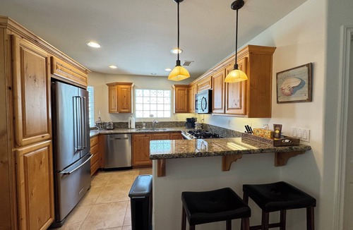 Crown Point House | Bayview Beach Condo with Rooftop Patio-3bed/3bath with AC and garage parking